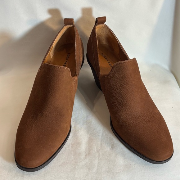 LUCKY BRAND Sz 9.5 Vennia Slip-On Almond Toe Stacked Heel Suede Booties NEW - Picture 1 of 10
